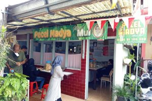 Mengapa Pecel Tak Pernah Sepi Peminat Menyingkap Rahasia Daya Tarik Kuliner Legendaris Indonesia
